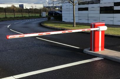 drop arm barrier curved street