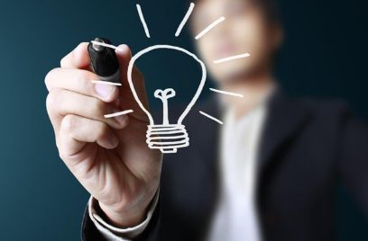 hand drawing lightbulb