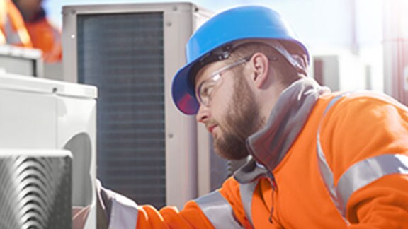 Air conditioning maintenance engineer